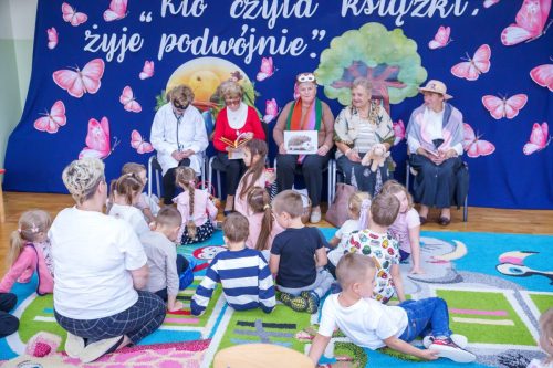 2025-Poczytaj-mi-babciu-poczytaj-mi-dziadku-przedszkole-039