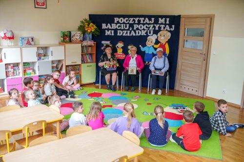 2025-Poczytaj-mi-babciu-poczytaj-mi-dziadku-przedszkole-054