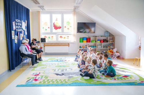 2025-Poczytaj-mi-babciu-poczytaj-mi-dziadku-przedszkole-057