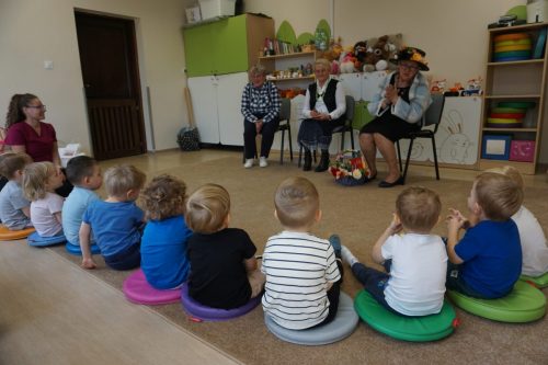 2025-Poczytaj-mi-babciu-poczytaj-mi-dziadku-zlobek-008