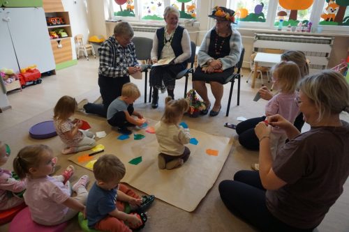 2025-Poczytaj-mi-babciu-poczytaj-mi-dziadku-zlobek-055