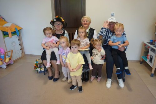 2025-Poczytaj-mi-babciu-poczytaj-mi-dziadku-zlobek-058